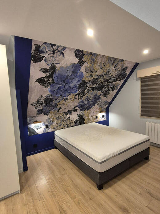 Chambre avec papier peint panoramique
