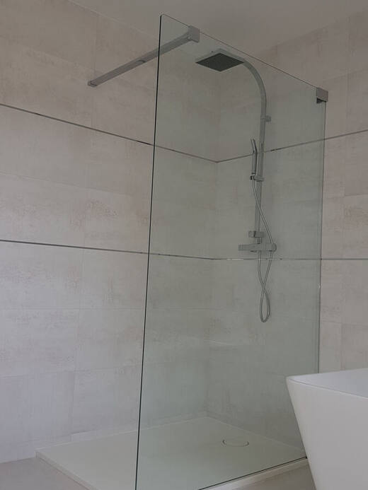 Douche, paroi vitrée