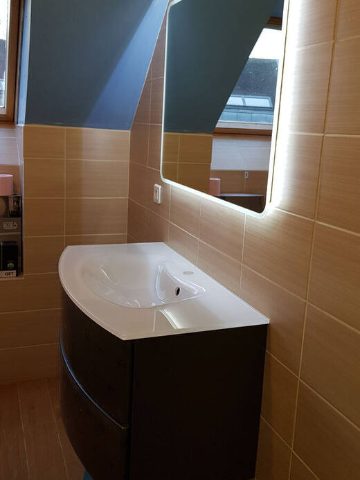 Meuble vasque et miroir rétroéclairé